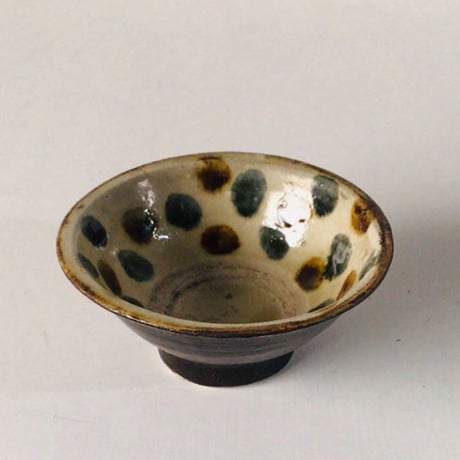 古いやちむん 5寸ワンブー (茶碗・中鉢)　内 紺茶 点打  民藝 沖縄 焼物 うつわ 器　好配色 美品
