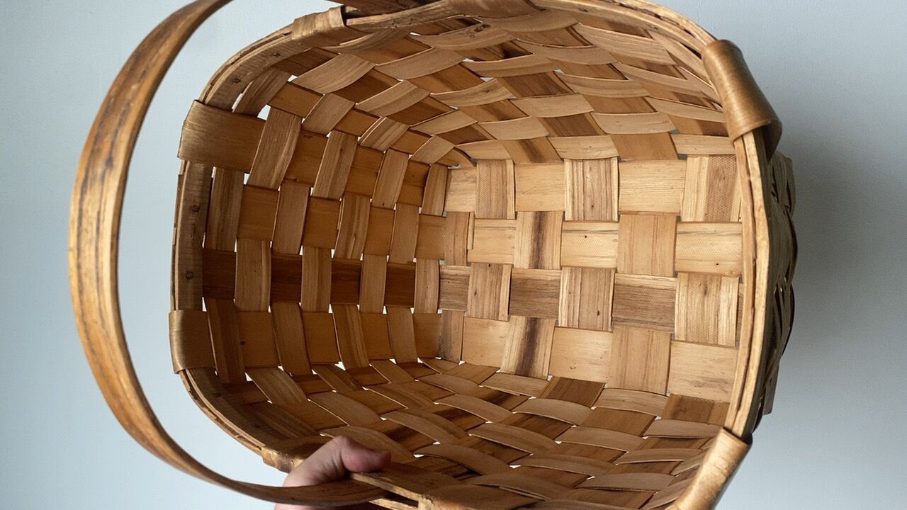 古い木編みのワンハンドルバスケット 木の籠 スポーンコリ