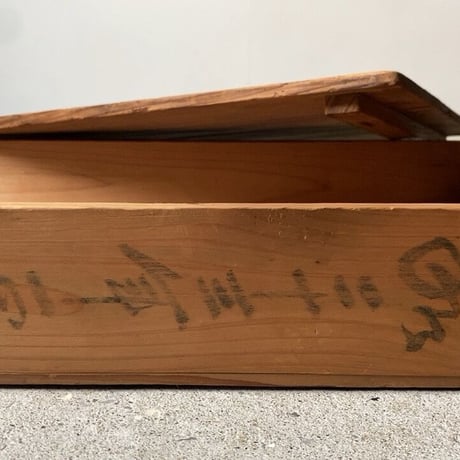 古い蓋付もち箱  杉材無垢 昭和23年 戦中 木箱 平箱 古道具 美品