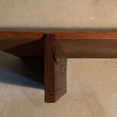 B. 杉一枚板天板 無垢材 木製飾り台 古い調理台 古材木工品 旧家蔵出し品 蟻形包みほぞ継脚