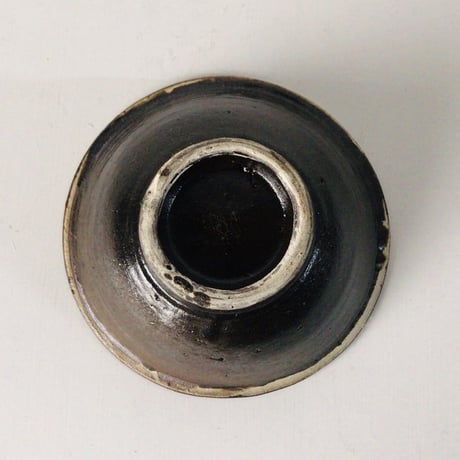古いやちむん 5寸ワンブー (茶碗・中鉢)　内 紺茶 点打  民藝 沖縄 焼物 うつわ 器　好配色 美品