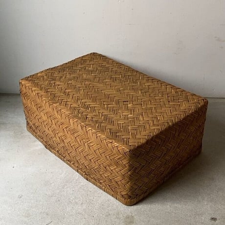 古い竹編みの行李 63cm  竹行李  柳行李  スズ竹 網代編み  ヴィンテージクラフト 保管箱 衣装ケース