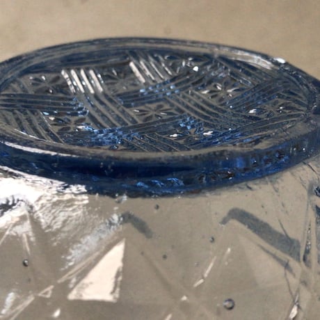 大正〜昭和期  古いプレスガラス  カキ氷器  湾曲 気泡 ギザギザ縁 ダイヤ柄  アンティークガラス器  時代硝子  戦前  ダメージ無し 無傷完品  2客セット
