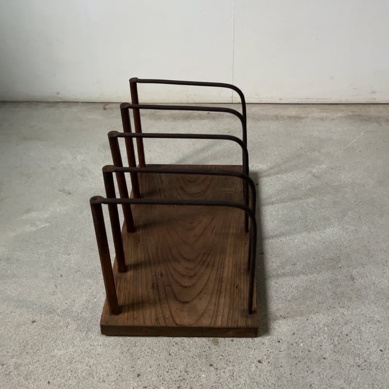 欅無垢材の古い卓上本立て 鉄仕切りと木で出来たブックスタンド 戦前