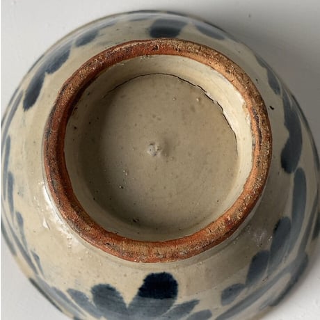 A  古琉球 やちむん 4.5寸マカイ 古作 登窯 花唐草 呉須色 沖縄 焼物 茶碗 昭和期 ヴィンテージフォークアート 完品