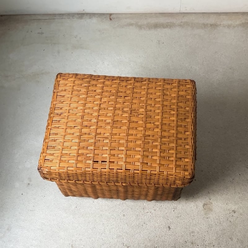 古い蓋付きの竹編み籠 縦型竹編みバスケット 竹足ありスクエア型道具箱