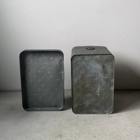 古いブリキの箱  蓋付き 持手付き ヴィンテージツールボックス ストック缶ヴィンテージ 蓋付き 銅持手  米櫃 保存ケース 道具箱 アンティークスチール ボックス