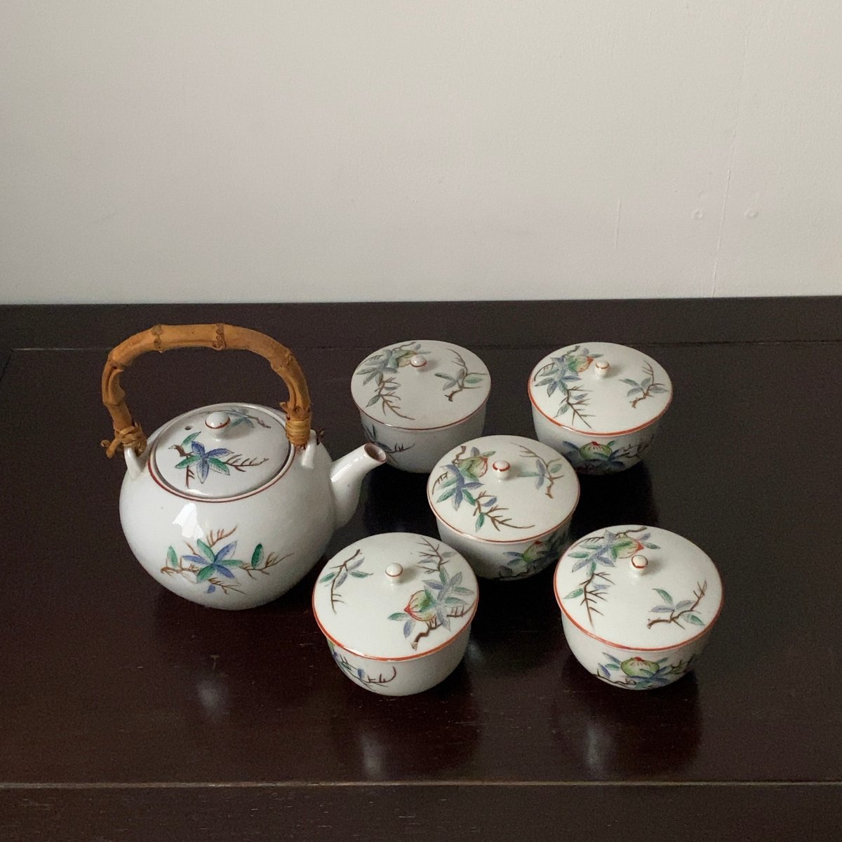 松風 古い茶器セット(急須+蓋茶碗5客) 桃柄 桃図 植物画 竹持ち 松風 古い茶器セット(急須+蓋茶碗5客) 桃柄 桃図 植物画 竹持ち