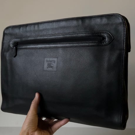 Burberrys バーバリーズ  クラッチバッグ  ブラックレザー インナーはノバチェック仕立  オールドバーバリー ヴィンテージバーバリー セカンドバッグ エンボスロゴ 中古良品