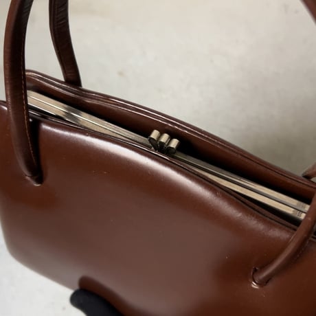 古いレザーのハンドバッグ  スムースレザー ブラウン がま口型 ヴィンテージバッグ フォーマル  中古良品