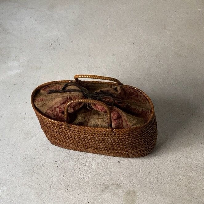 古い籐巻きの煎茶籠 中間サイズ 30cm 更紗あり ヴィンテージカゴ