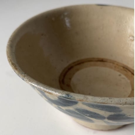 A  古琉球 やちむん 4.5寸マカイ 古作 登窯 花唐草 呉須色 沖縄 焼物 茶碗 昭和期 ヴィンテージフォークアート 完品