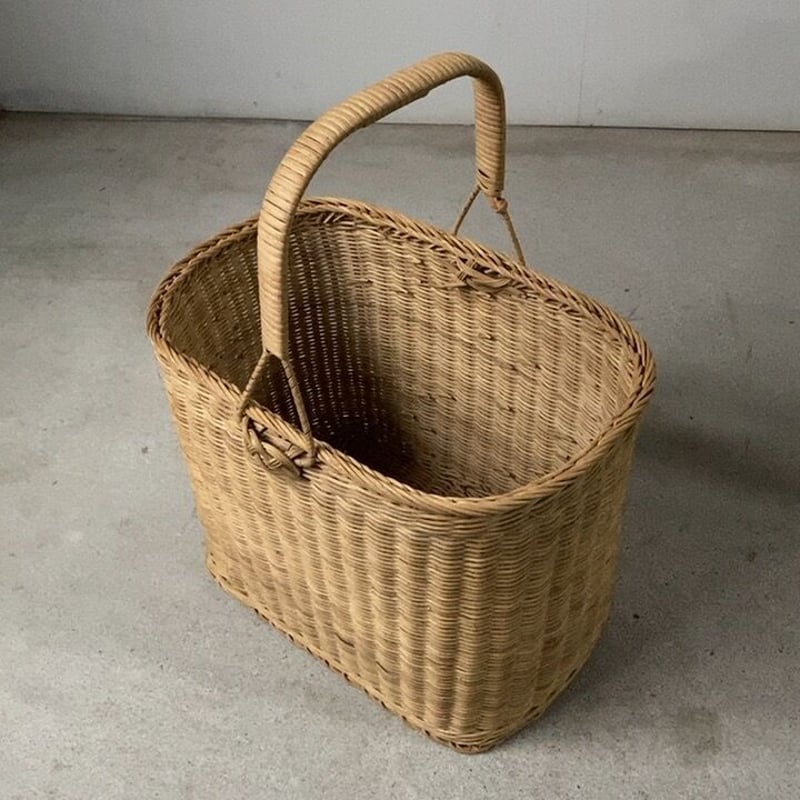 籐製 中型バスケット 楕円形 編み込みデザイン 籐製 中型バスケット 楕円形 編み込みデザイン 籐製 中型