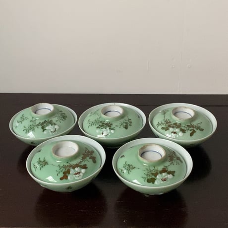 古い中国の蓋茶碗(飯椀) 4客セット(5客ですが1点蓋にホツがあるため実質完品4客での御提示) 花紋様 青磁色磁器 ヴィンテージ食器 テーブルウェア