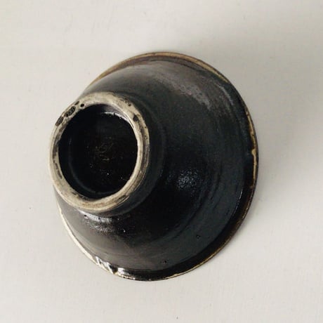 古いやちむん 5寸ワンブー (茶碗・中鉢)　内 紺茶 点打  民藝 沖縄 焼物 うつわ 器　好配色 美品