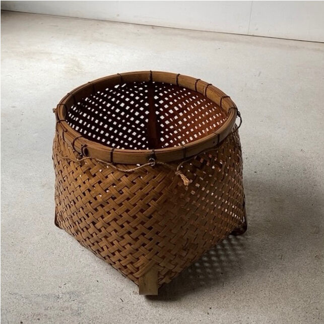 古い竹編みの魚籠(ビク) 竹工芸 ヘラ立て 花器 鉢受け 屑籠