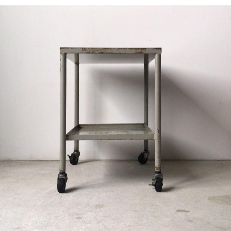 ヴィンテージ スチール キャスターワゴン 小ぶりの2段ツールワゴン