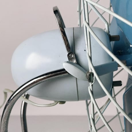SILVER DESK FAN シルバーデスクファン (SILVER MFG.CO.LTD) ヴィンテージ卓上扇風機 小型 3枚金属羽根 レトロ家電 ブルー/クリームブルーグレー 良品