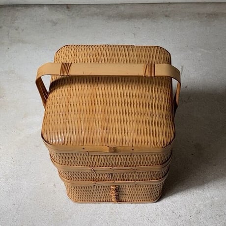 竹のお重  持ち手付三段重 竹編み 竹工芸 重箱  ドーム蓋  工芸品 民芸品 弁当箱 茶器箱 美品