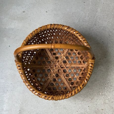 足付き茶碗籠  幅約29cm 竹編丸竹持ち手  ワンハンドルヴィンテージバスケット りんごカゴ 日本の籠 民藝 頑丈 完品
