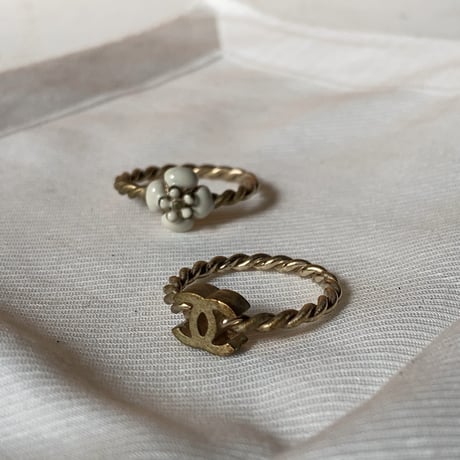 CHANEL シャネル  ココ&カメリア ダブルリング マットゴールド 燻金 真鍮 ブロンズ  リングセット ダブルリング 重ね付け 立体ココマーク 琺瑯カメリア 箱有 中古美品