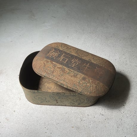 SHISEIDO  古い資生堂の石鹸缶(収納箱、小物入れ) 戦前 ドーム型 逆文字 ジャパンヴィンテージ レトロ缶 花椿 希少品