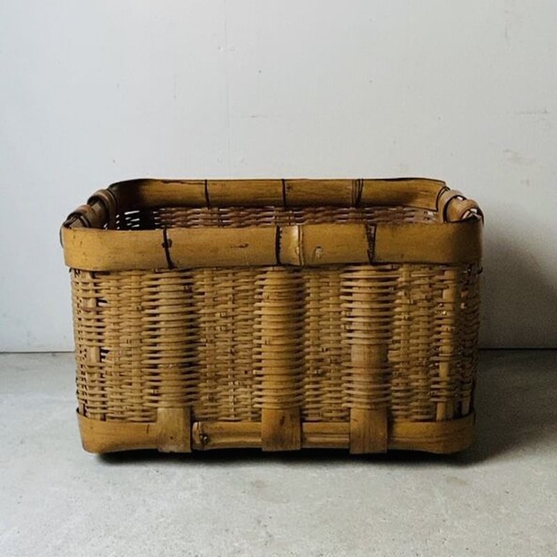 古い御用籠 クラシックでスタンダードな野菜カゴ 野良かご ござ編み 竹