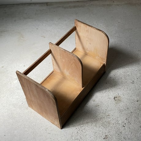 古い引出し付き本立て  白木 無塗装 無垢材  傾斜面 摘み無しデザイン シンプルデザイン 美品範疇