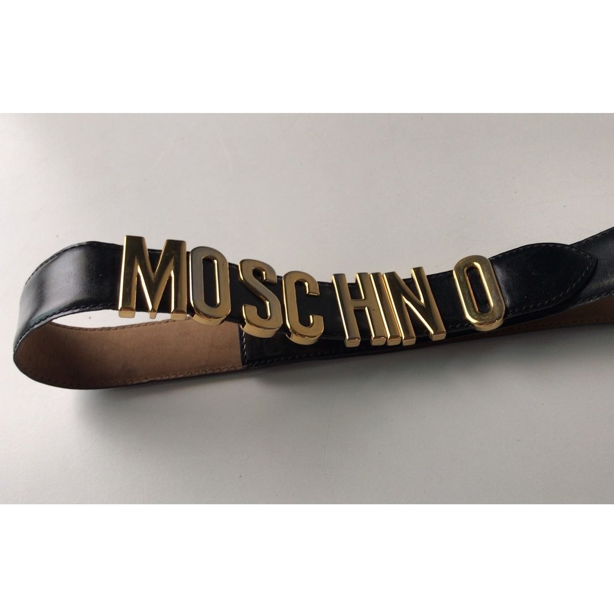 MOSCHINO モスキーノ ヴィンテージ ムーブ ロゴ プレート レザーベルト ブラック/ゴールド made in Italy 中古品