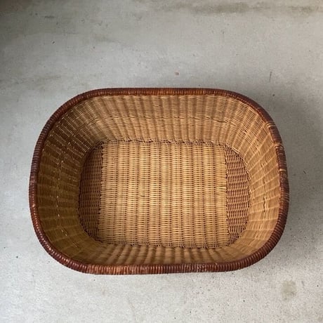 古い脱衣籠  ラタン2トーンカラー シンプルデザイン ヴィンテージ バスケット 昭和期