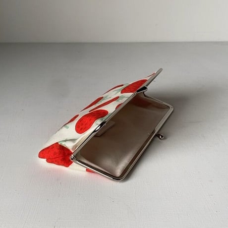 marimekko（マリメッコ）Mansikka（マンシッカ/イチゴ）柄のがま口ポーチ 小型 中古美品