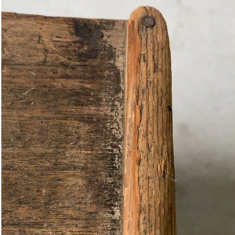 長年使い込んだ木の引出し 木製引出し 古い木箱 貯金箱構造 投票箱 御