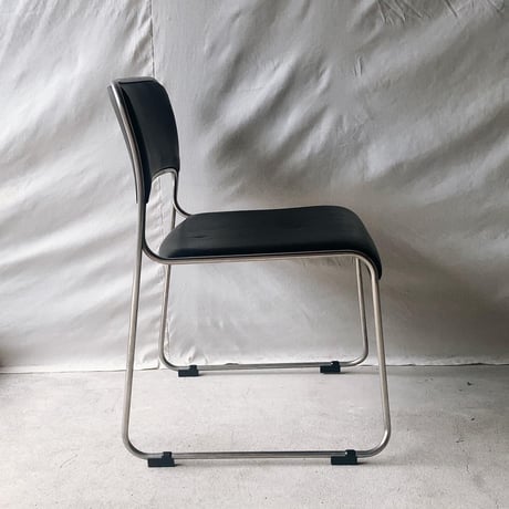 KOKUYO コクヨ  スタッキングチェア  ブラック 合皮 事務椅子 細フレーム スチール シンプルデザイン 良品