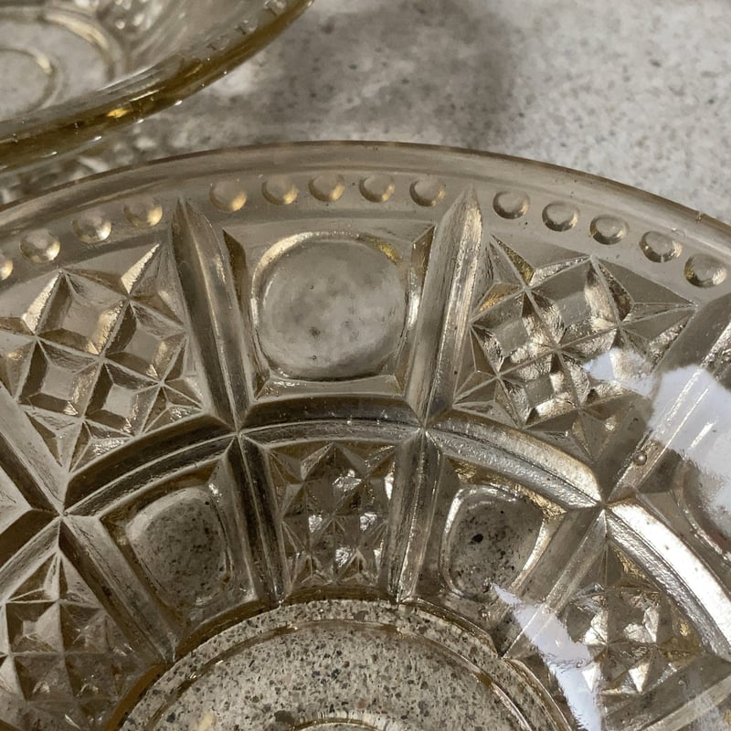 アンティークプレスガラス デザートプレート 1枚の価格です。デザート