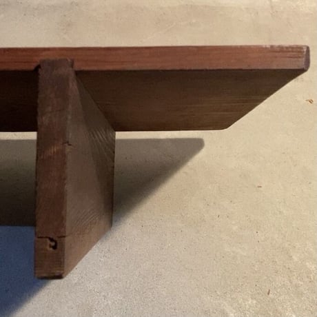 B. 杉一枚板天板 無垢材 木製飾り台 古い調理台 古材木工品 旧家蔵出し品 蟻形包みほぞ継脚