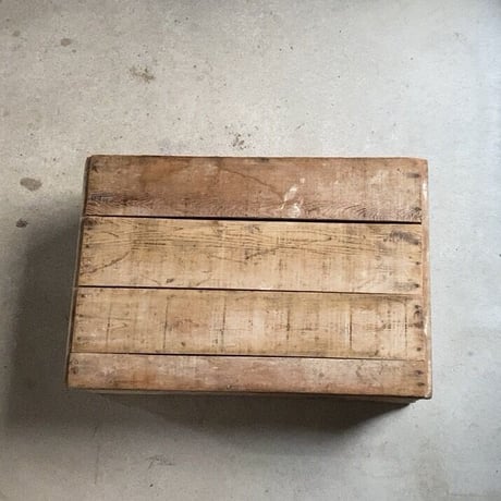 ヴィンテージ木箱 ちょうど良いサイズ感 幅約55cm 白けたエイジング 道具箱  自転車キャリーボックス  状態良好