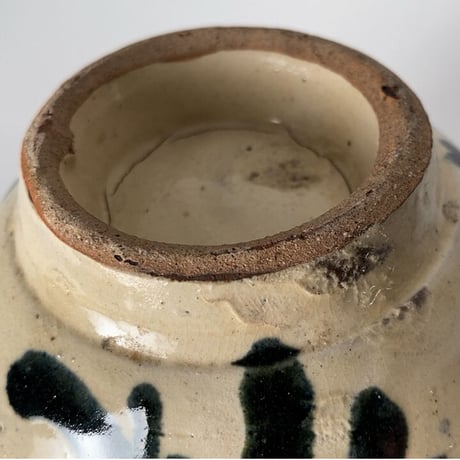 古琉球 やちむん  4.5寸マカイ 古作 登窯 唐草模様 呉須と飴釉の2色構成 昭和期 ヴィンテージ フォークアート ニュウ有