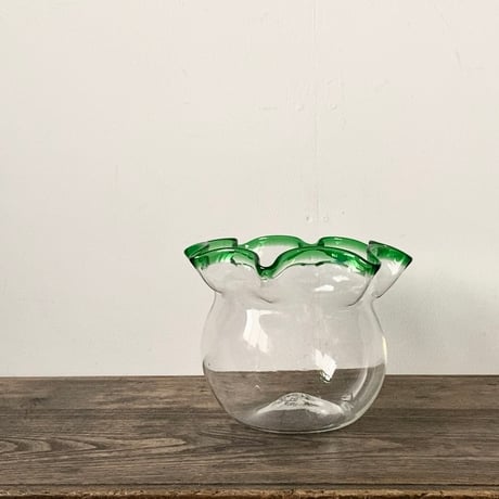 古い吹きガラスの金魚鉢  気泡ガラス ゆらゆらガラス グリーンフリル 大正 昭和期 ガラス工芸 民藝 オールドクラフト ジャパンヴィンテージ 美品