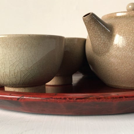 朱漆塗  木製丸盆  鎌倉彫  シンプルデザイン 裏面も素敵。26.3cm