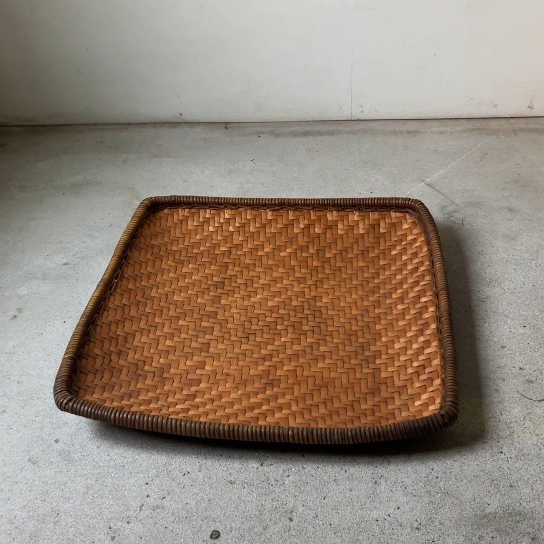 世界の民藝 フィリピン イフガオ族の古い角型の民藝笊(53cm) 平籠