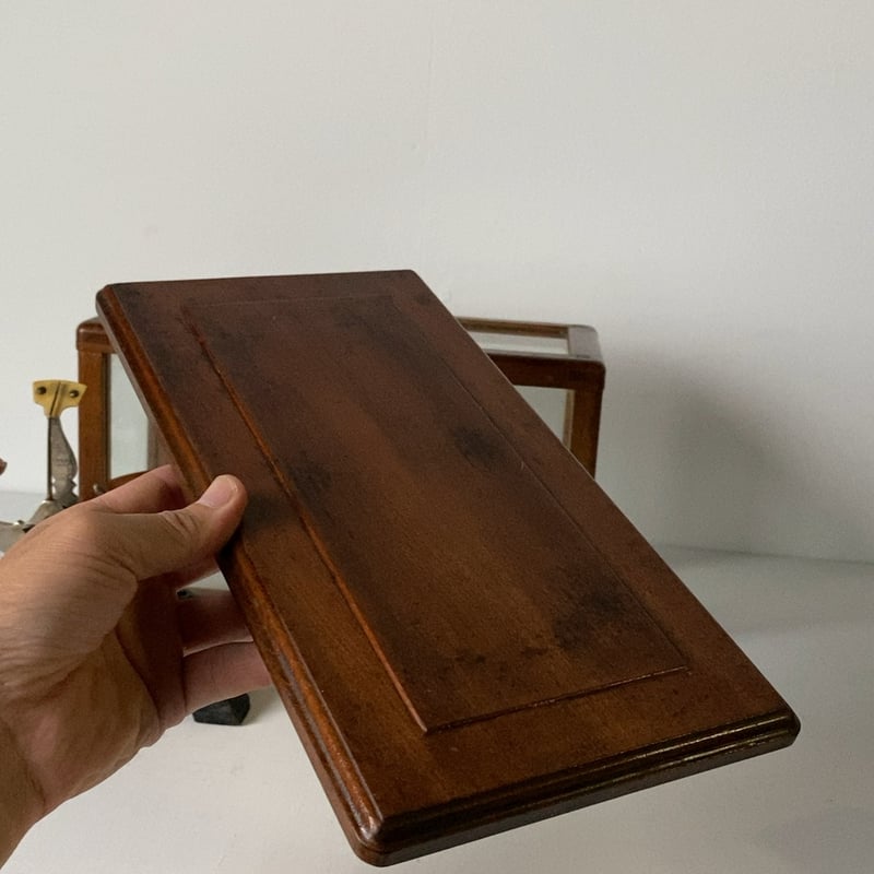 古い上皿天秤と木製の小型ガラスケース 1948年 楢材 指物加工 木工