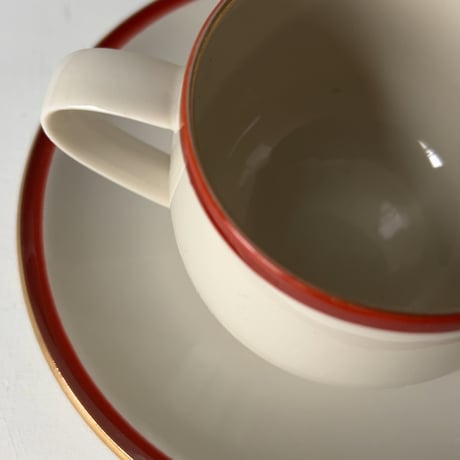 名古屋陶芸 カップ＆ソーサー　ボルドーと金彩のシンプルデザイン ハンドペイント  ヴィンテージコーヒーカップ 美品  1客の価格(ストック3客有)