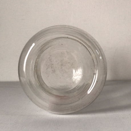 アンティーク 巨大ビーカー　ゆらゆらガラス  歪なフォルム 細く不鮮明なメモリと文字　3000ml  花器 金魚鉢 昭和初期  完品