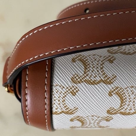 CELINE セリーヌ  ティーントリオンフ  188882BZ4.01.BC  コーティングキャンバス/カーフレザー 2022年製. 中古極美品(新品同様)