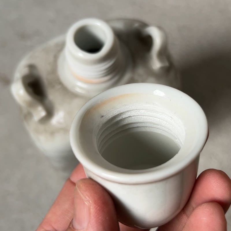 戦前 戦中 白磁の水筒 耳有り 東京レッテル 渡辺謹製 ねじ込み蓋 金属