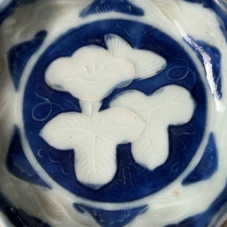 明治 大正期 古い瀬戸焼の豆皿［1枚の価格］在庫17枚 朝顔＋波絵  染付 型押し 小皿 有田 伊万里 完品