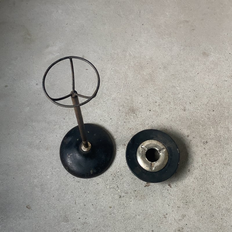 古いスタンド灰皿　金属製　置き型灰皿　ヴィンテージ　レトロ スタンド灰皿 スチール製 レトロ 灰皿 アメリカン雑貨 : アメリカン