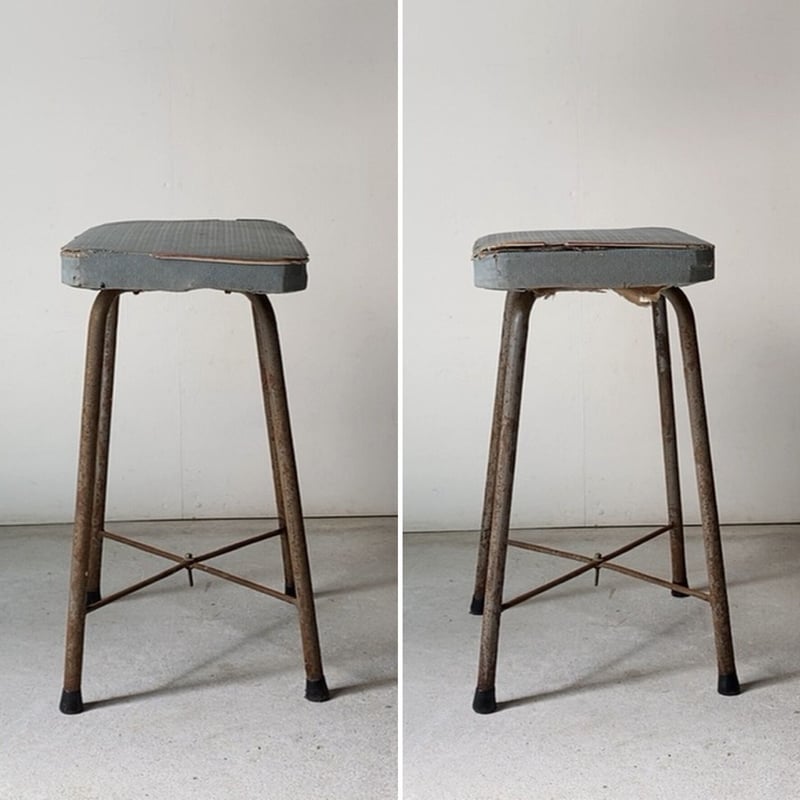 木製脚のグレー布製スツール　ヴィンテージ　レトロ 古い鉄足のスツール ジャパンヴィンテージ スクエアスツール