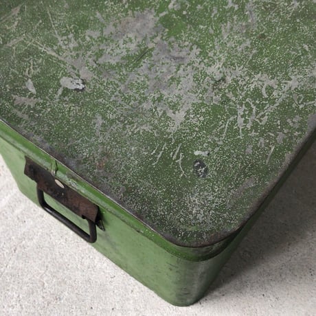 ヴィンテージ  蓋付き ブリキ缶  箱.  緑塗装 グッドエイジング  米櫃  保存ケース  道具箱  アンティークスチール ボックス