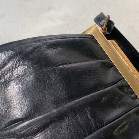 ヴィンテージ パーティバッグ  ブラックレザー/真鍮がま口  ギャザーデザイン ストラップは2way仕様  50s60s 中古良品